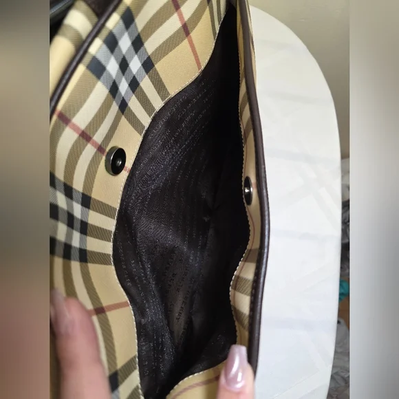 Burberry Vintage Overnight Bag. EUC - Picture 7 of 14